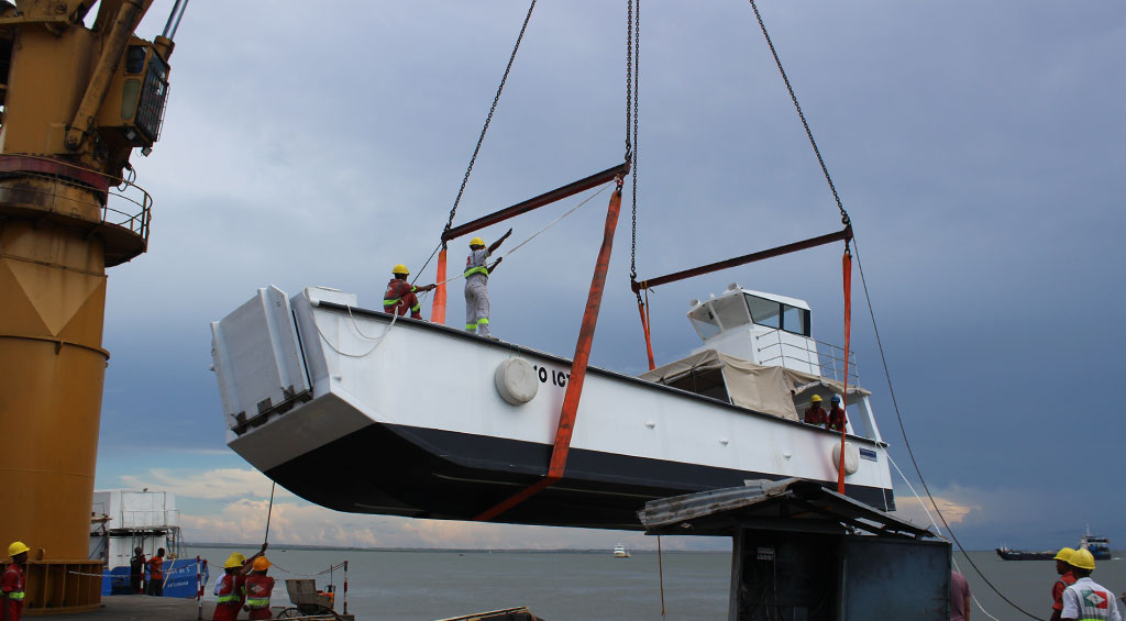 beacher_techmarine_madagascar_barge_LCT_13